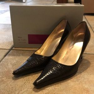 Max de Carlo chocolate Brown embossed pump size8.5